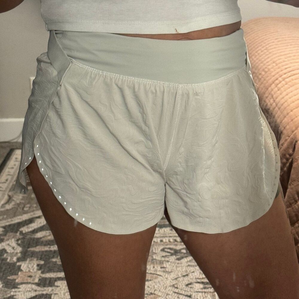 Lululemon Fast and Free HR shorts 2" color bone, size 8